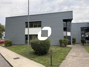 Local industriel 379 m²