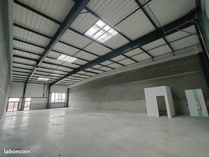 Local d'activité 436 m²