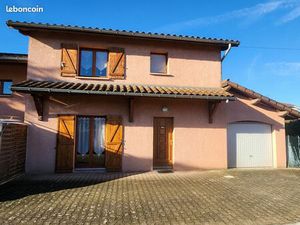 Maison T4 mitoyenne avec garage et jardin