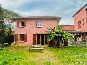 Maison trois chambres avec jardin en plein centre ville de Vic-en-Bigorre