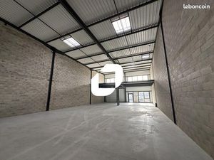 Local d'activité 374 m²