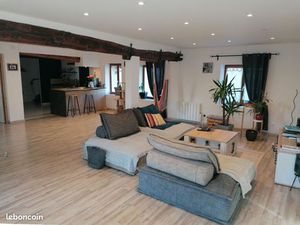 Charme et lumière – Appartement 3 pièces dans corps de ferme rénové à Égreville