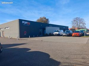 À louer – Local professionnel de 600 m² avec 15 parkings – Benfeld – Disponible début 2026