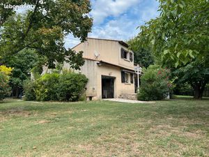 Maison fort potentiel sur terrain arboré CLARENSAC