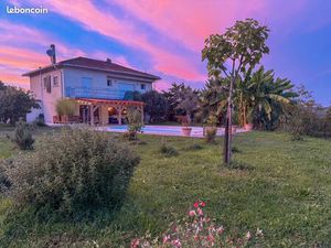 A 20 km de Castelsarrasin  belle maison avec piscine dans cadre bucolique