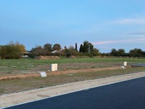 Terrain constructible 806m2 Técou