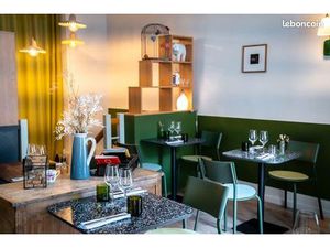 Vente fonds de commerce de restaurant ou salon de thé sur une jolie place rare au cœur his