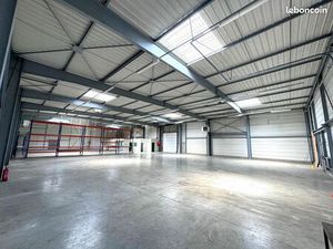 LOCAL COMMERCIAL 950 m²