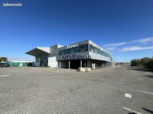 Local commercial 2 500 m²