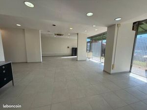 Local commercial 153 m²