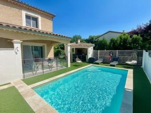Jolie Villa de 2014  100 m2 avec piscine  garage et jardin