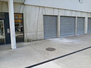 Particulier loue local de commerce 55m2sur fontaine