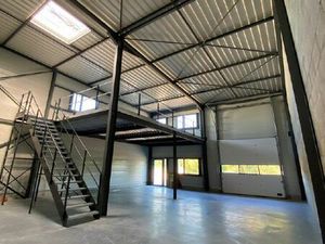 Local d'activité 144 m²