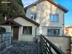 Maison . 145m². 6 pieces. 2 garages  3Terrasses. Terrain 4400m²