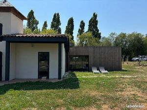 Superbe Maison meublée - Moderne  Lumineuse avec extérieur