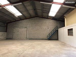 Hangar/Local commercial 360 m2