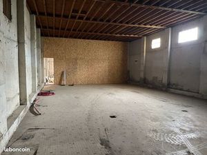 Grand local de stockage