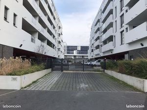 Parking exterieur bastide 150 m du tram