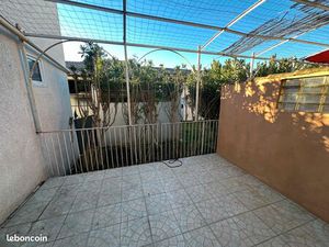 Studio avec terrasse et une place de parking Meyreuil