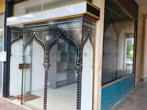 Local commercial Plaisir