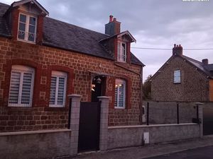 Maison non mitoyenne avec grande dépendance et terrain proche centre ville et hôpital