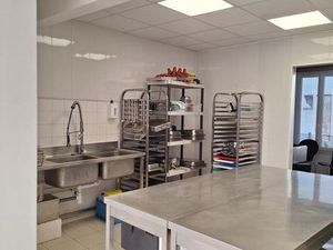 Vend bail cuisine traiteur équipé  labo de production 25.000 euros