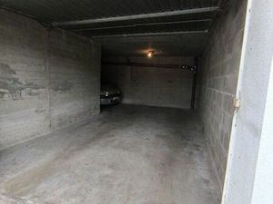 Grand garage Local 30 m² à 50 m Mairie Lorette