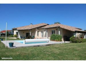 Villa contemporaine  cinq pièces sur 2848 m² de terrain