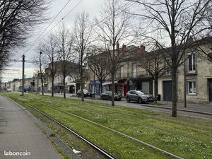 Grand laboratoire culinaire  point de vente et annexes à Bacalan