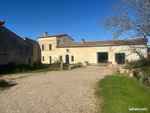 Grande maison et corps de bâtiments saint Emilion