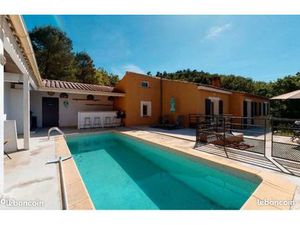 Villa de 146 M2 sur 2300 M2 de terrain avec piscine