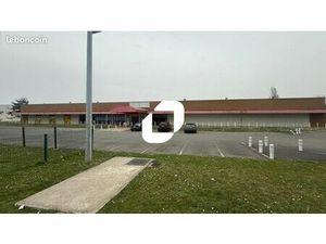 Local commercial 3 300 m²