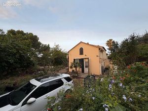 ? Maison à rénover – 160 m² sur 8 ares de terrain – Proche plage de l’Almanarre (Carqueira