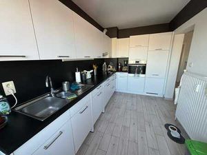 App. modernement rénové +/- 72 m² avec cave et terrasse