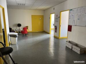 Bureaux 458 m²