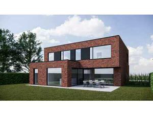 Nouvelle maison à construire dans un environnement verdoyant