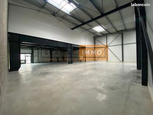 Local industriel 440 m²