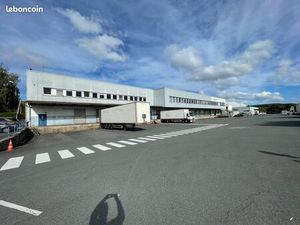 Local industriel 4 700 m²