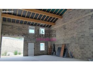 Local 184 m² Vedène