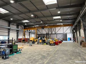 Local d'activité 3 825 m²