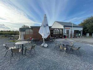 Bâtiment + fond de commerce  situation idéale