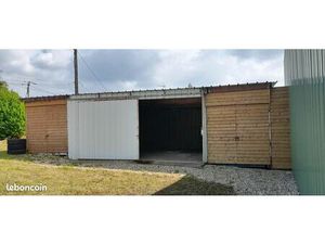 Location petit bâtiment de 70 m² divisible en trois