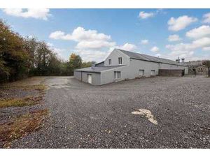 Entrepôts de 300 m² idéal pour un centre de nettoyage voitur