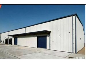 Entrepôt avec bureaux – 500 m²