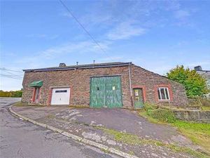 Bâtisse à grand potentiel proche de Bouillon