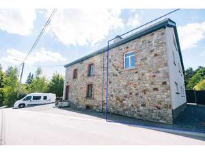 Maison rénovée affectée en tant que gîte à Ville-du-Bois