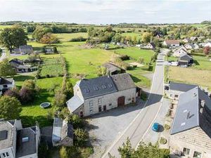 Volumes et potentiel - bien de caractère avec grand jardin