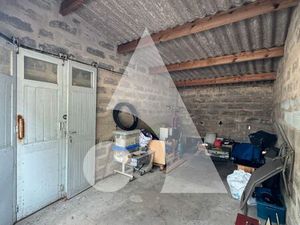 Parking/box 1 pièce 35 m²