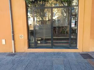 Pas-de-porte commerce emplacement n1