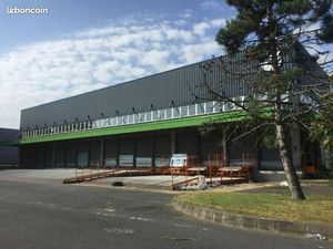 Local industriel 3 204 m²